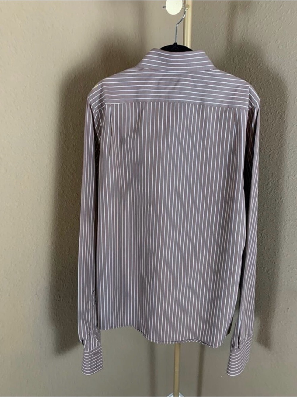 Abercrombie & Fitch Muscle Fit
Button Down Shirt Brown/White
Stripe (Large) - Picture 2 of 6
